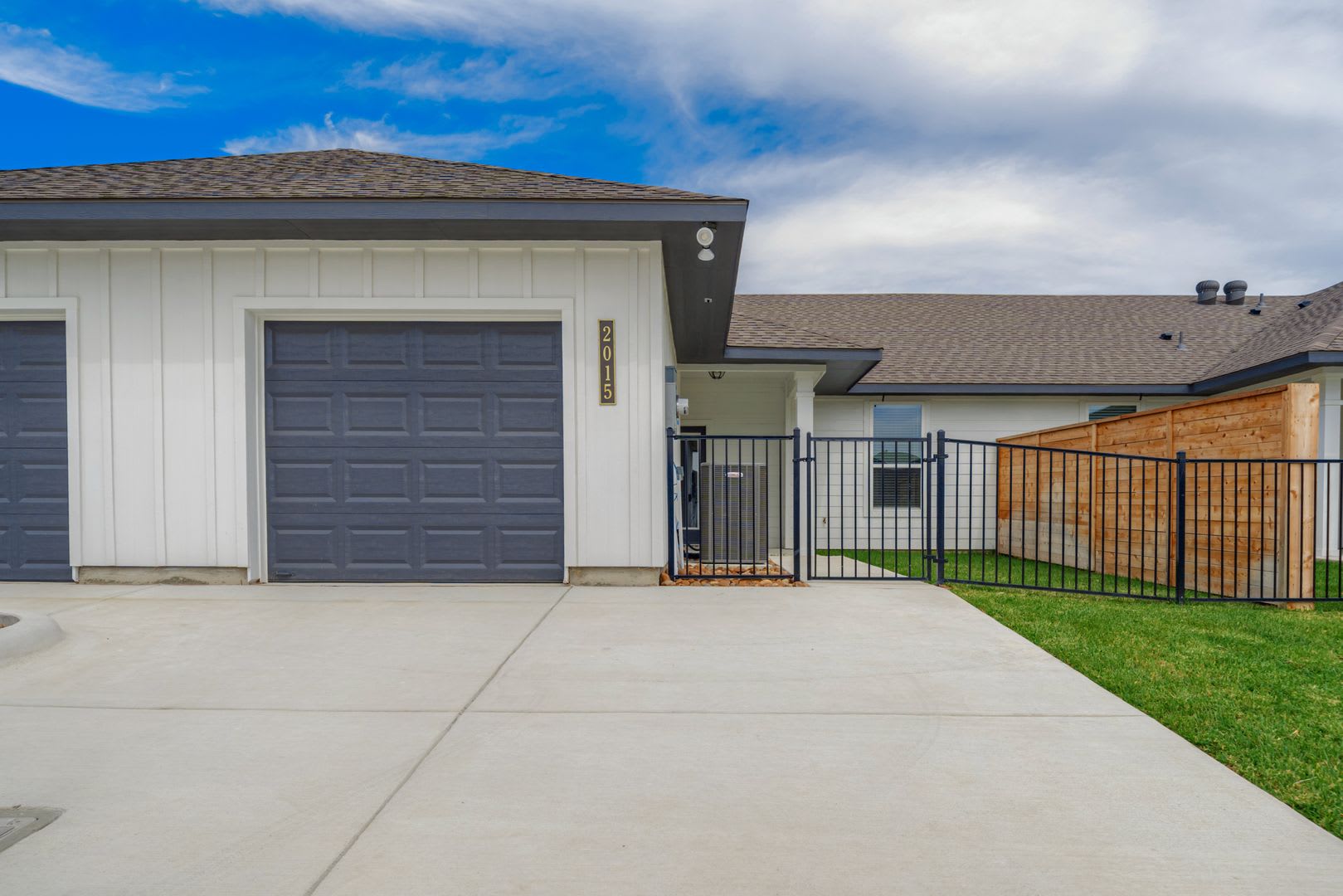 Spacious Townhome Available Now! – photo 5