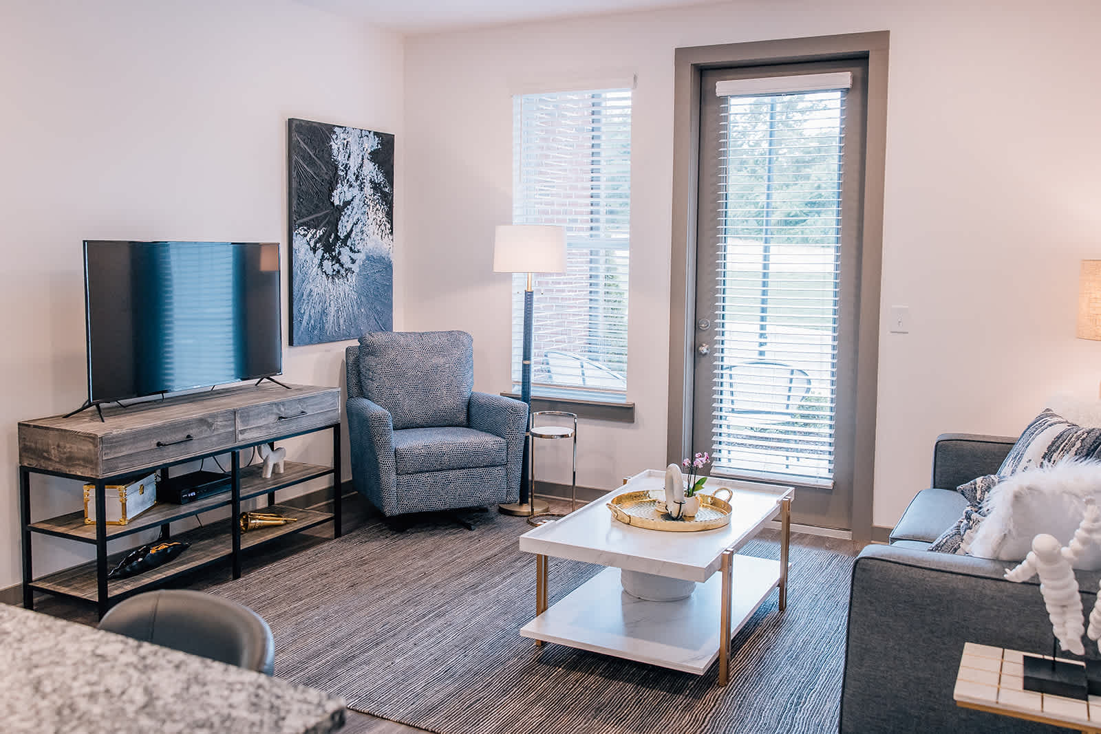 1010 Elliston – photo 3