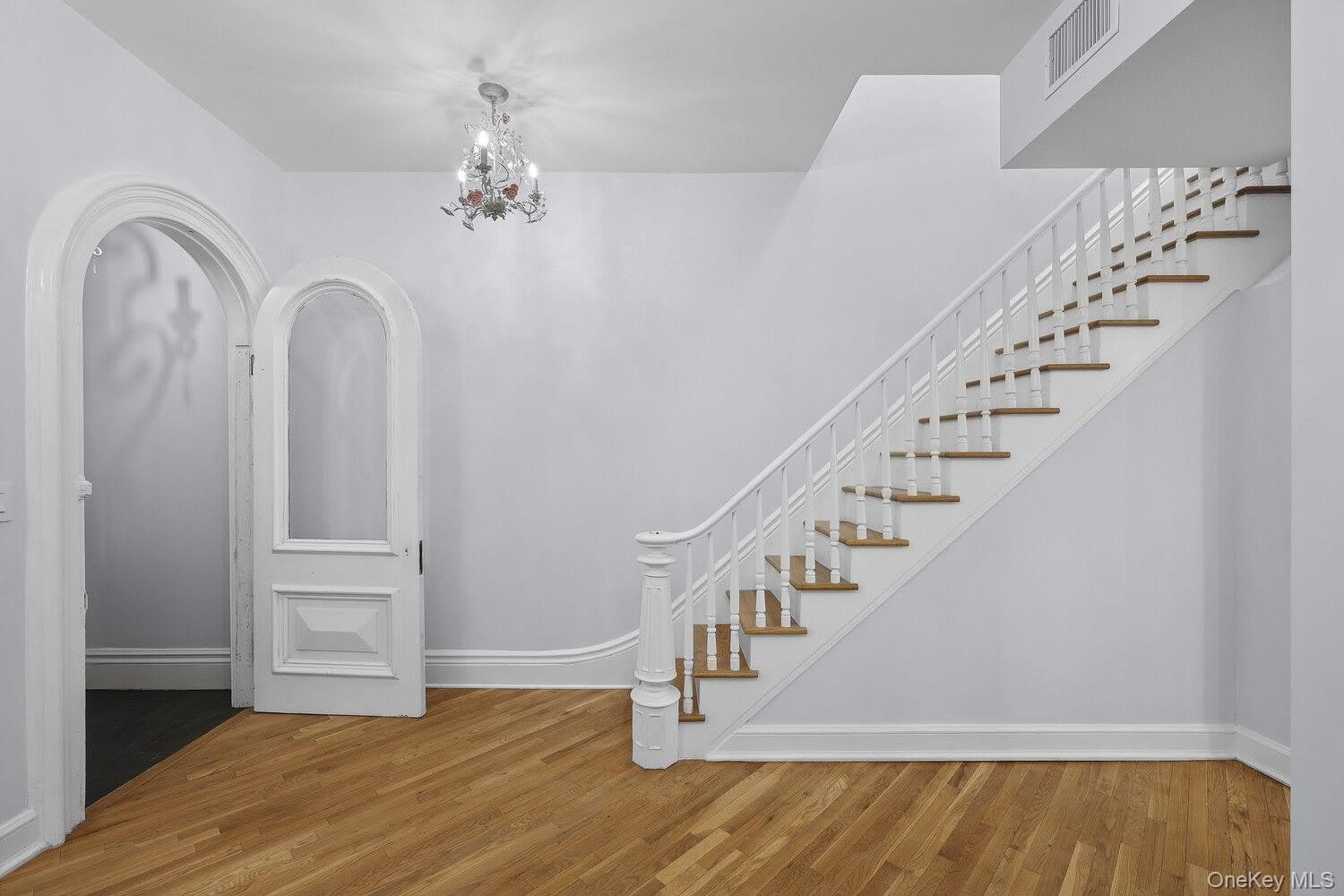 486 16TH Street – photo 3