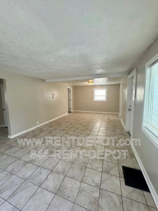 1021 Vanderburgh Ave. – photo 2