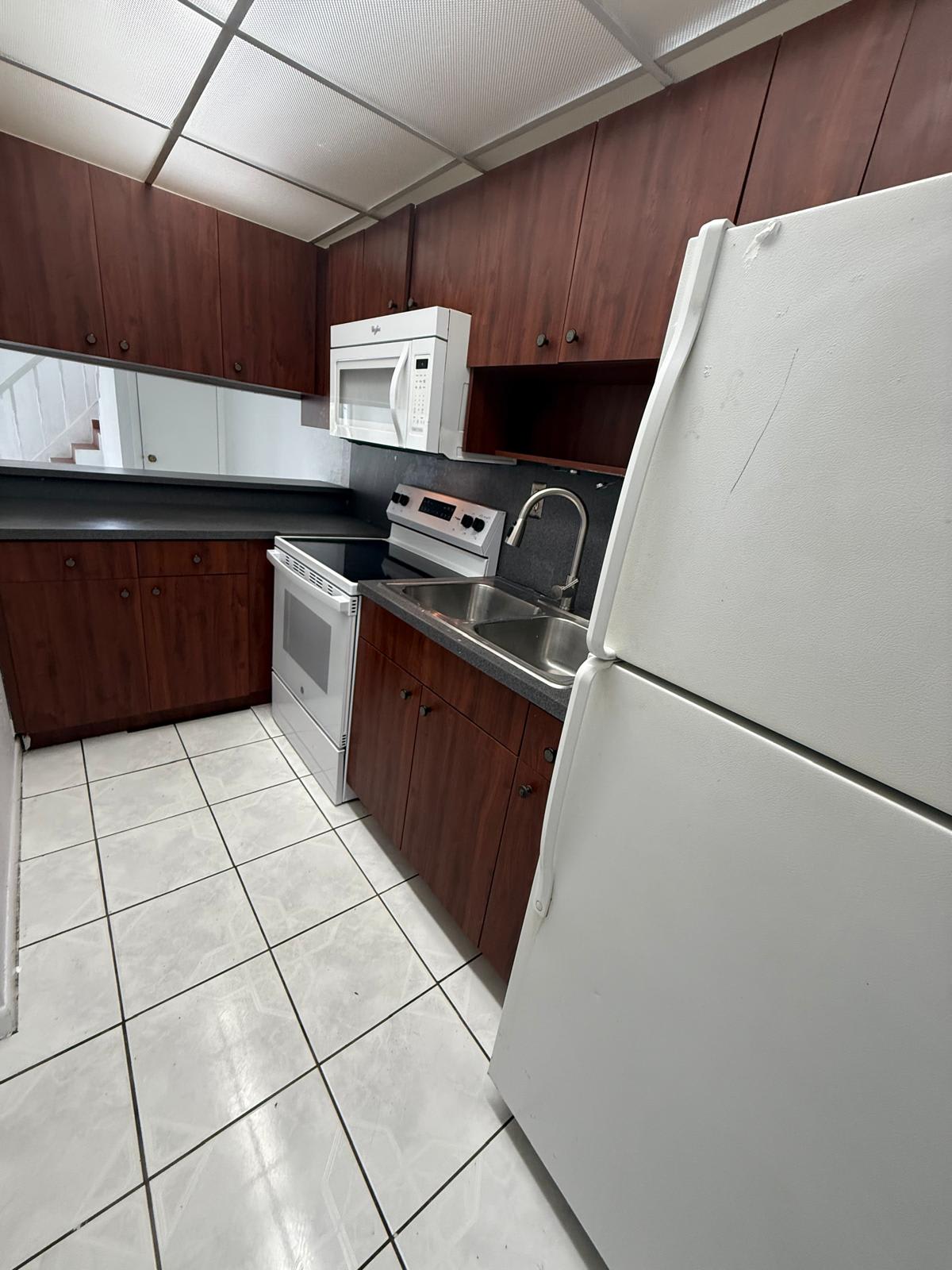 1305 W 46TH ST UNIT 221 – photo 4