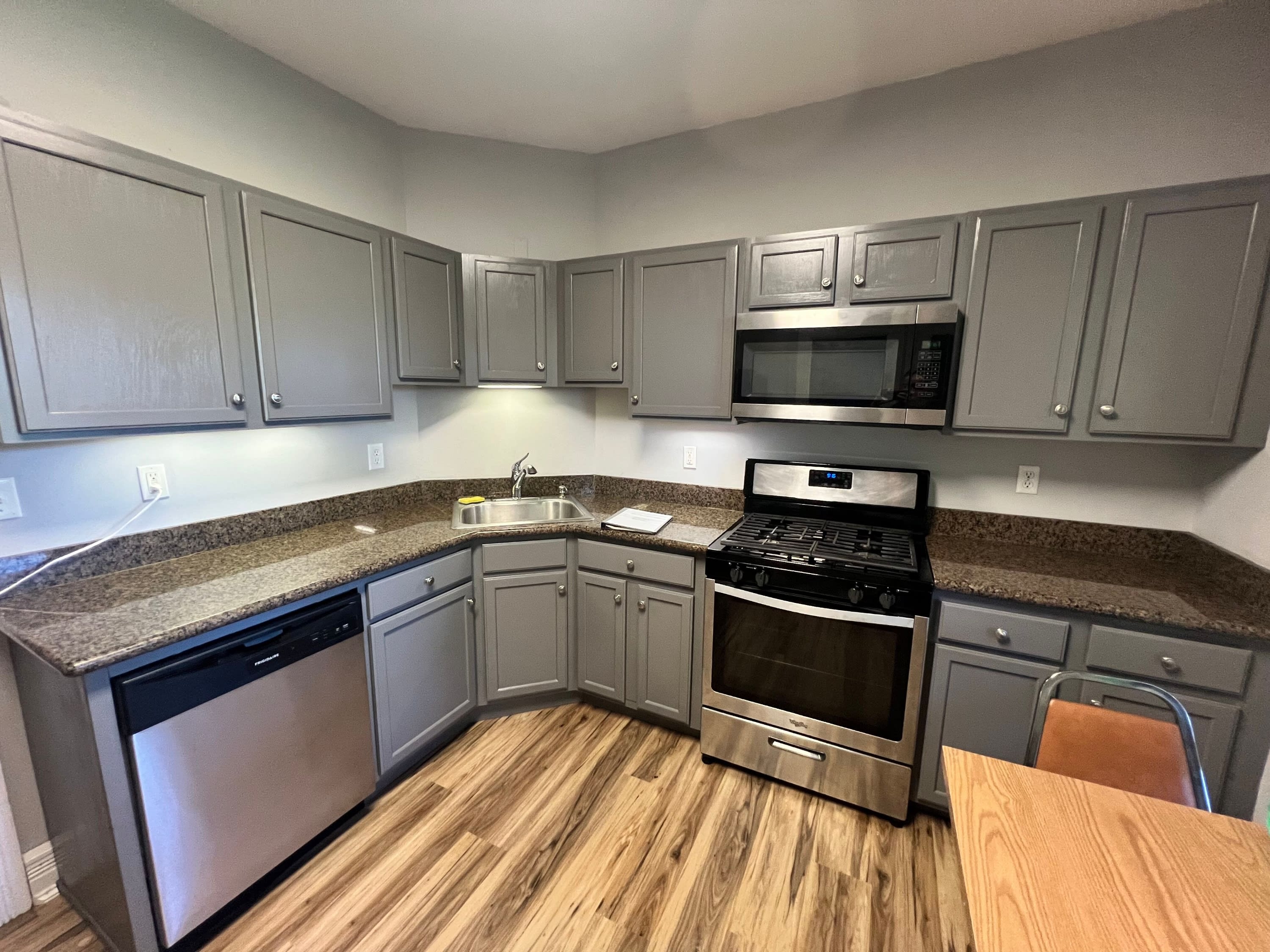 408 University Avenue – photo 2