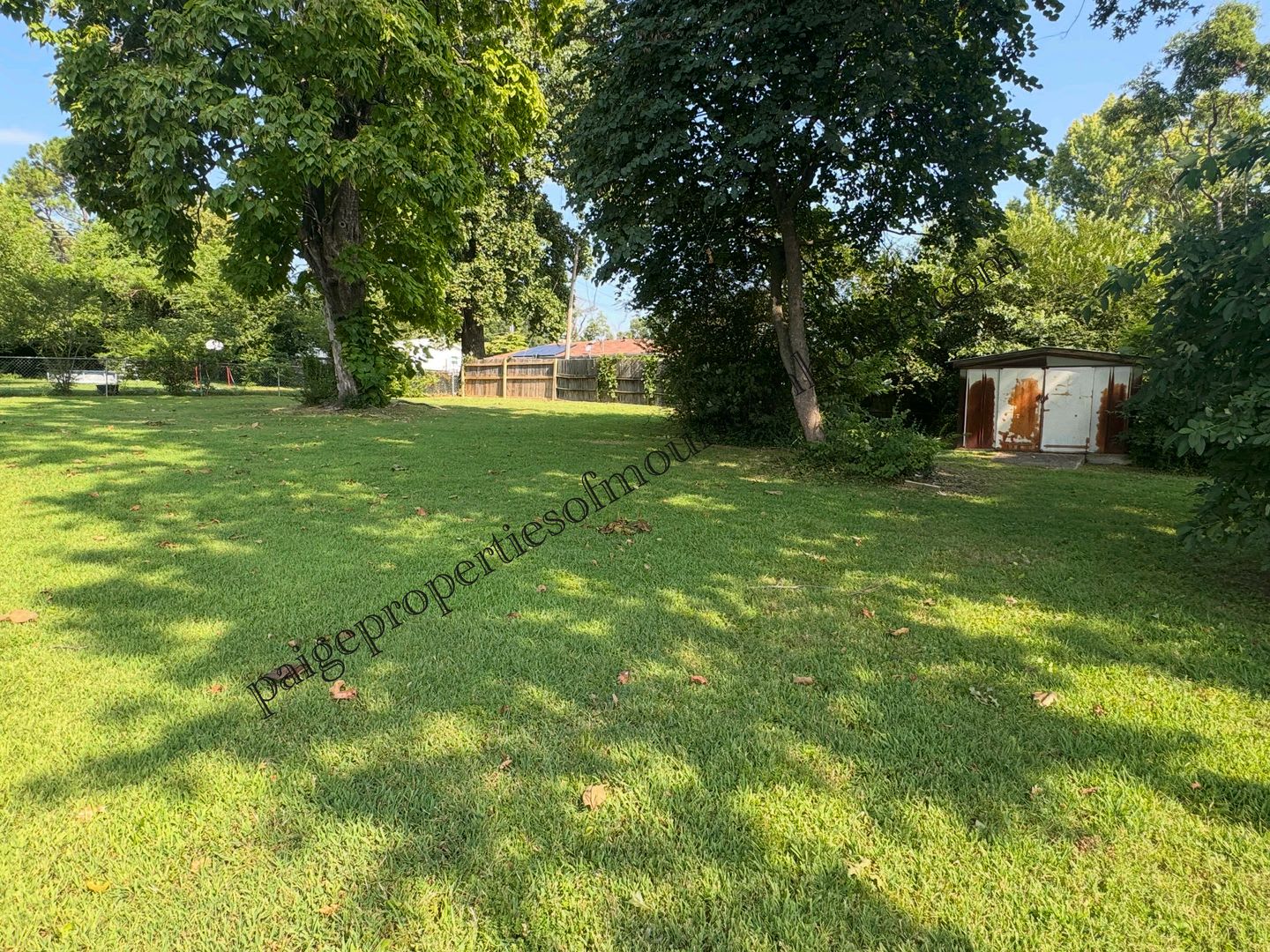 Charming 2-Bedroom Home with Large Yard & Garage – photo 5