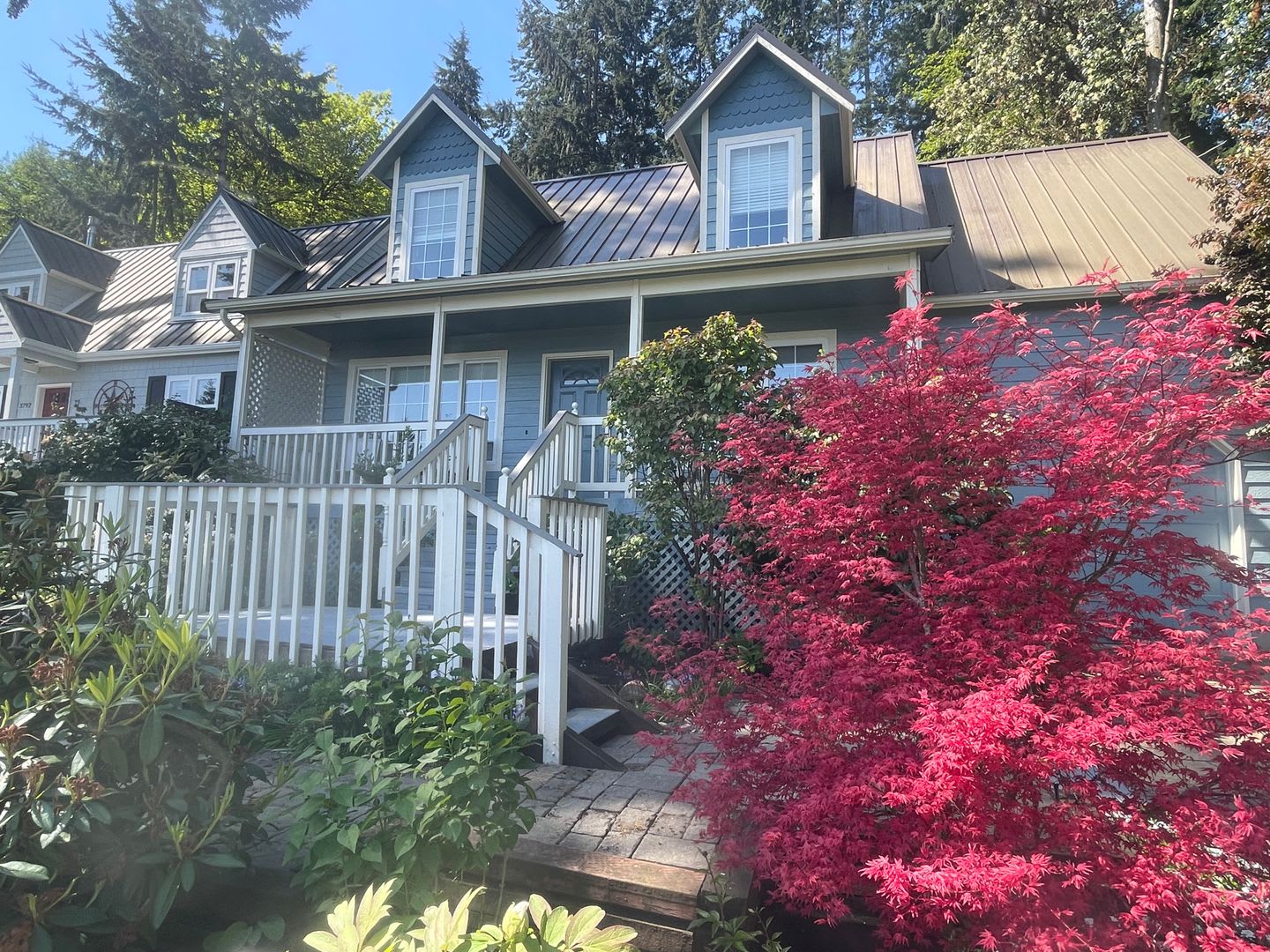 Stunning View With This Cape Cod Cottage In Langley! – photo 5