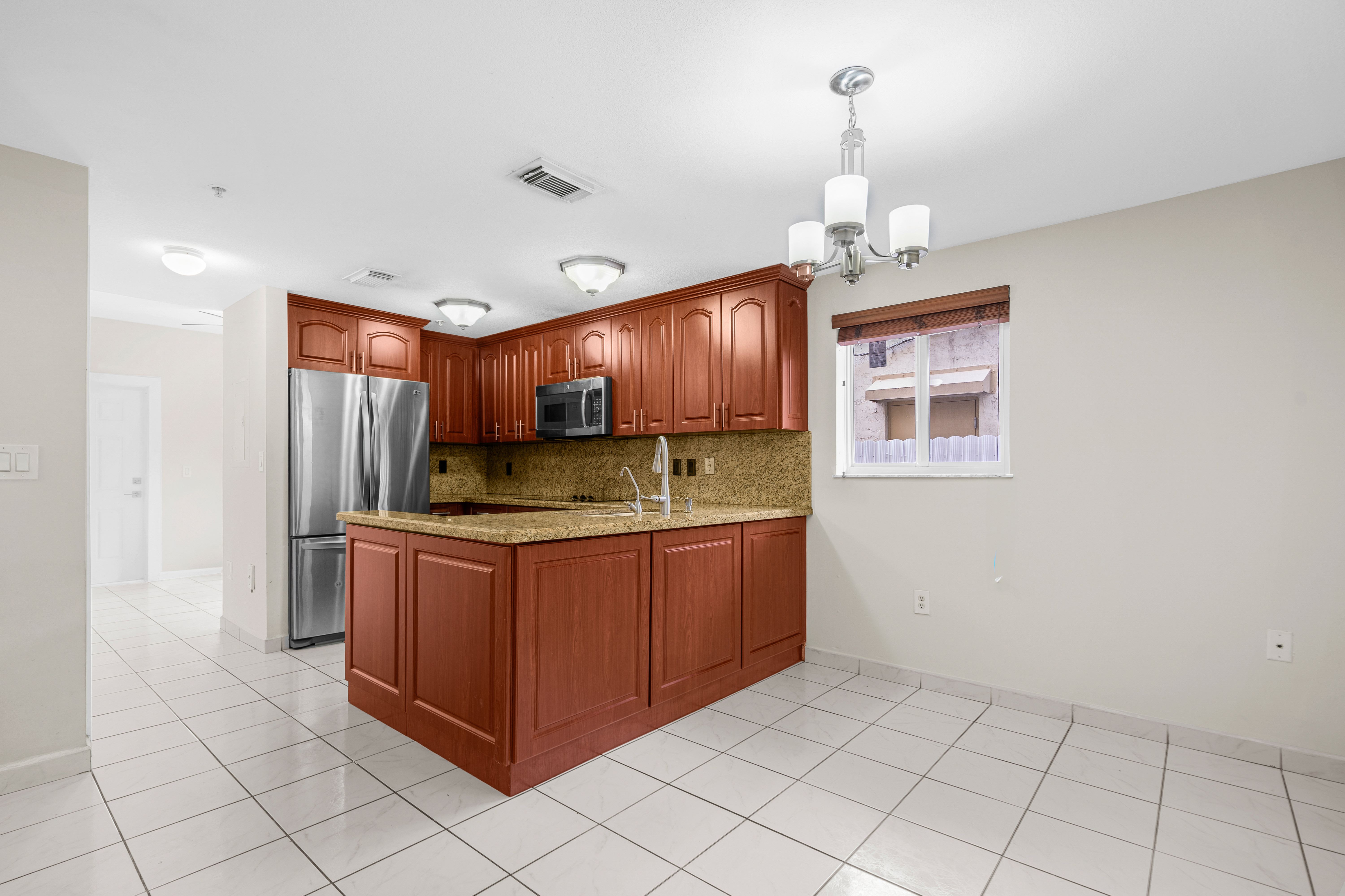 9 E 4Th St – photo 4