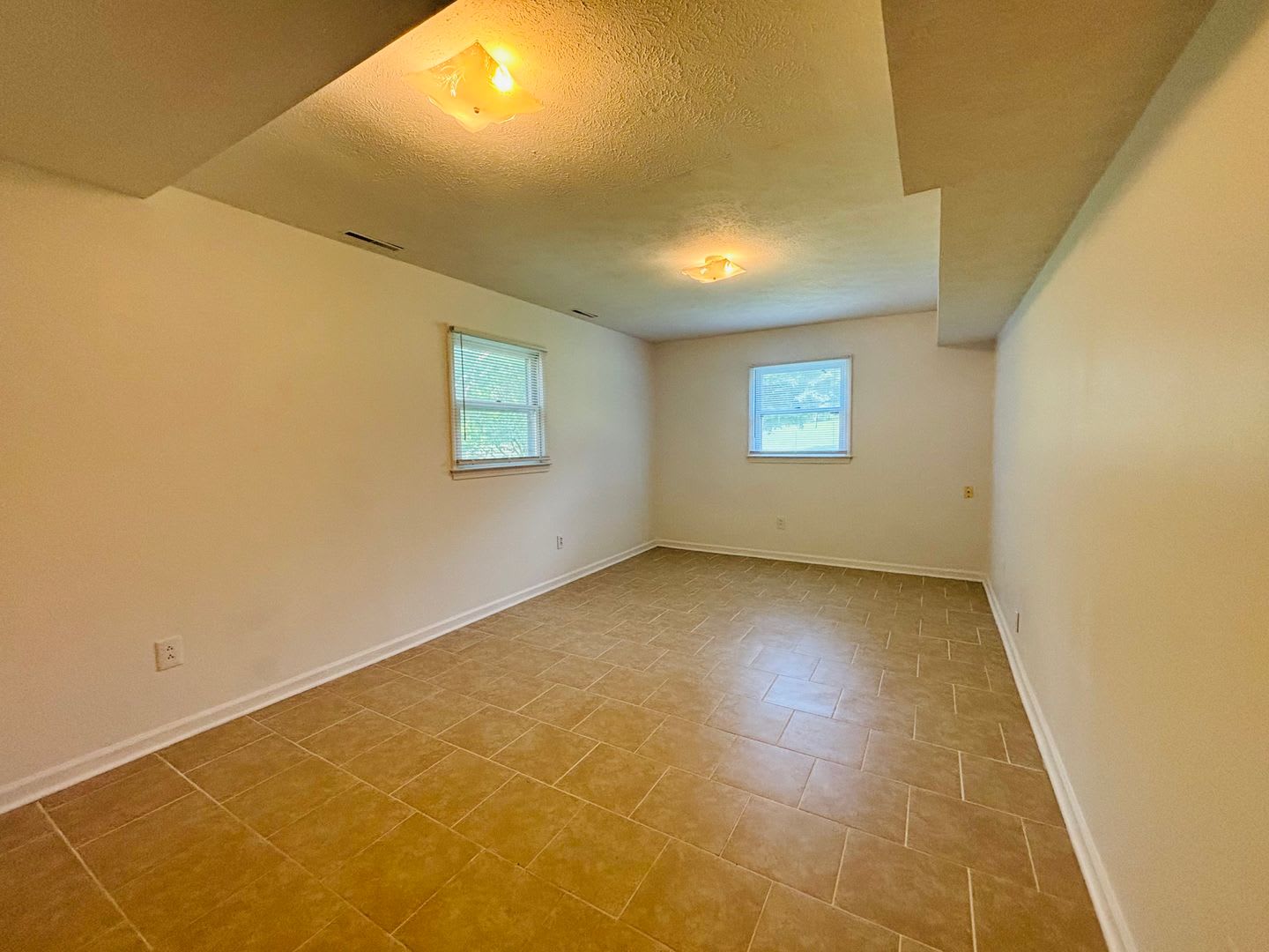 5 Bedroom 3 Bath House With A 2 Car Garage – photo 3