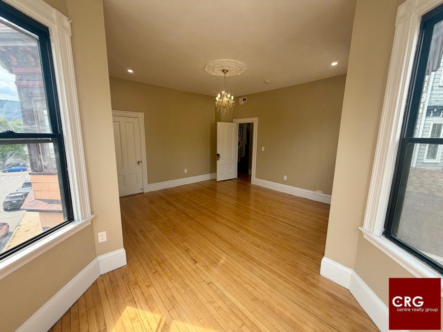 430 Meridian St. – photo 4