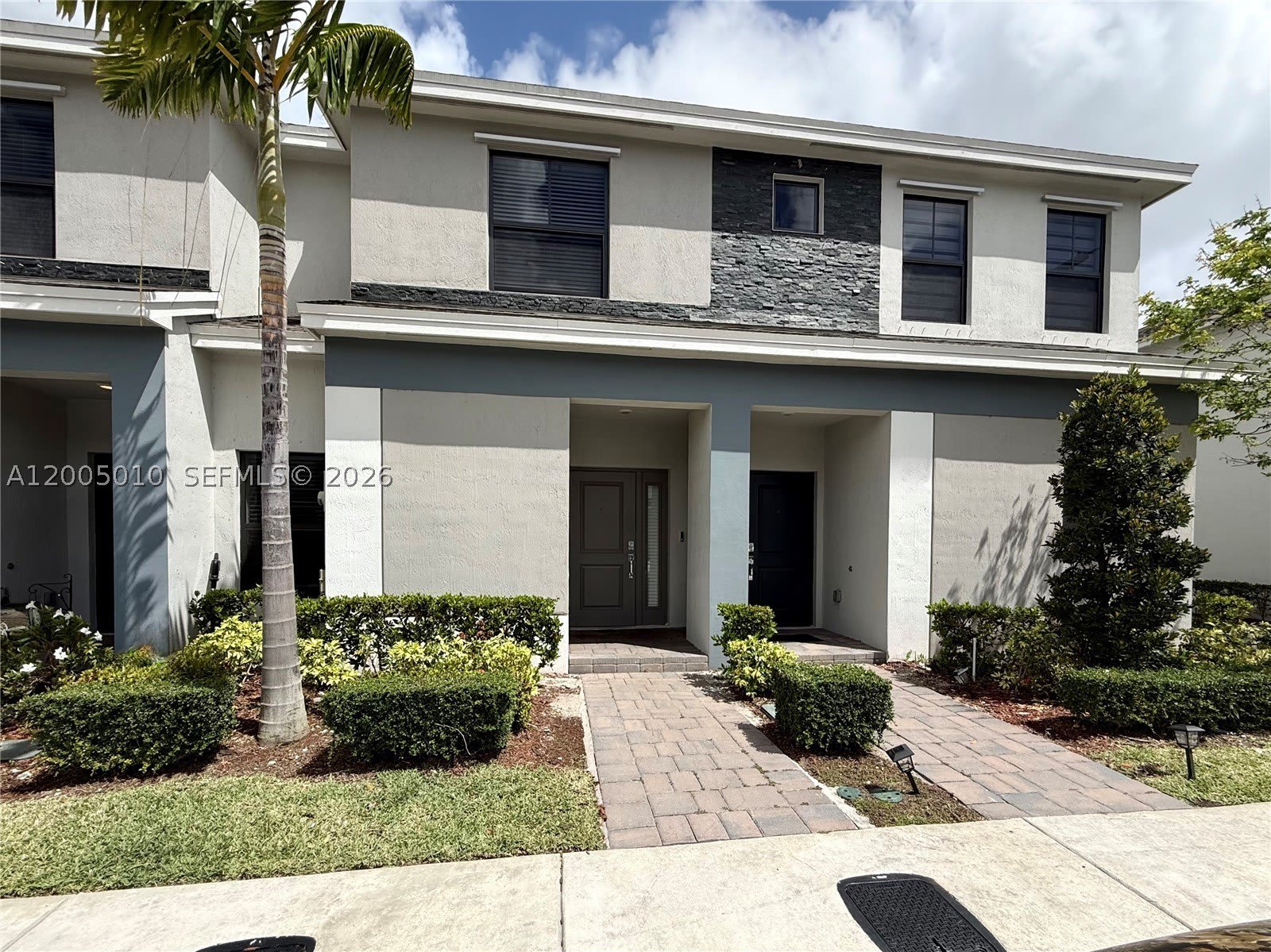 529 NE 1st Dr – photo 2