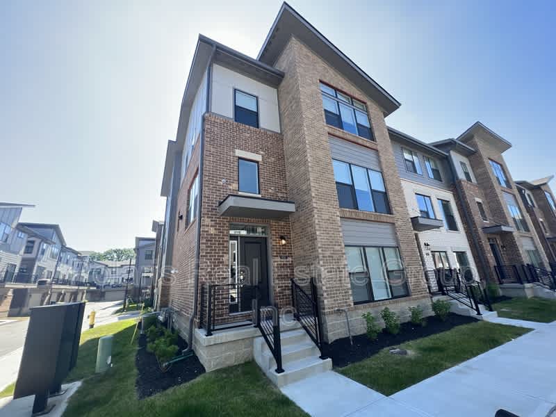 11585 Fullham St – photo 2