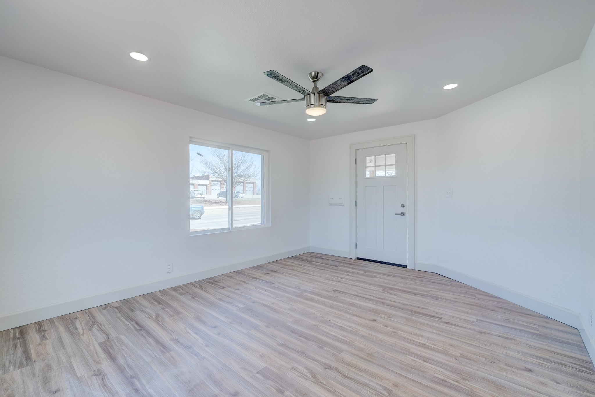 1216 Northeast 8Th Street – photo 2