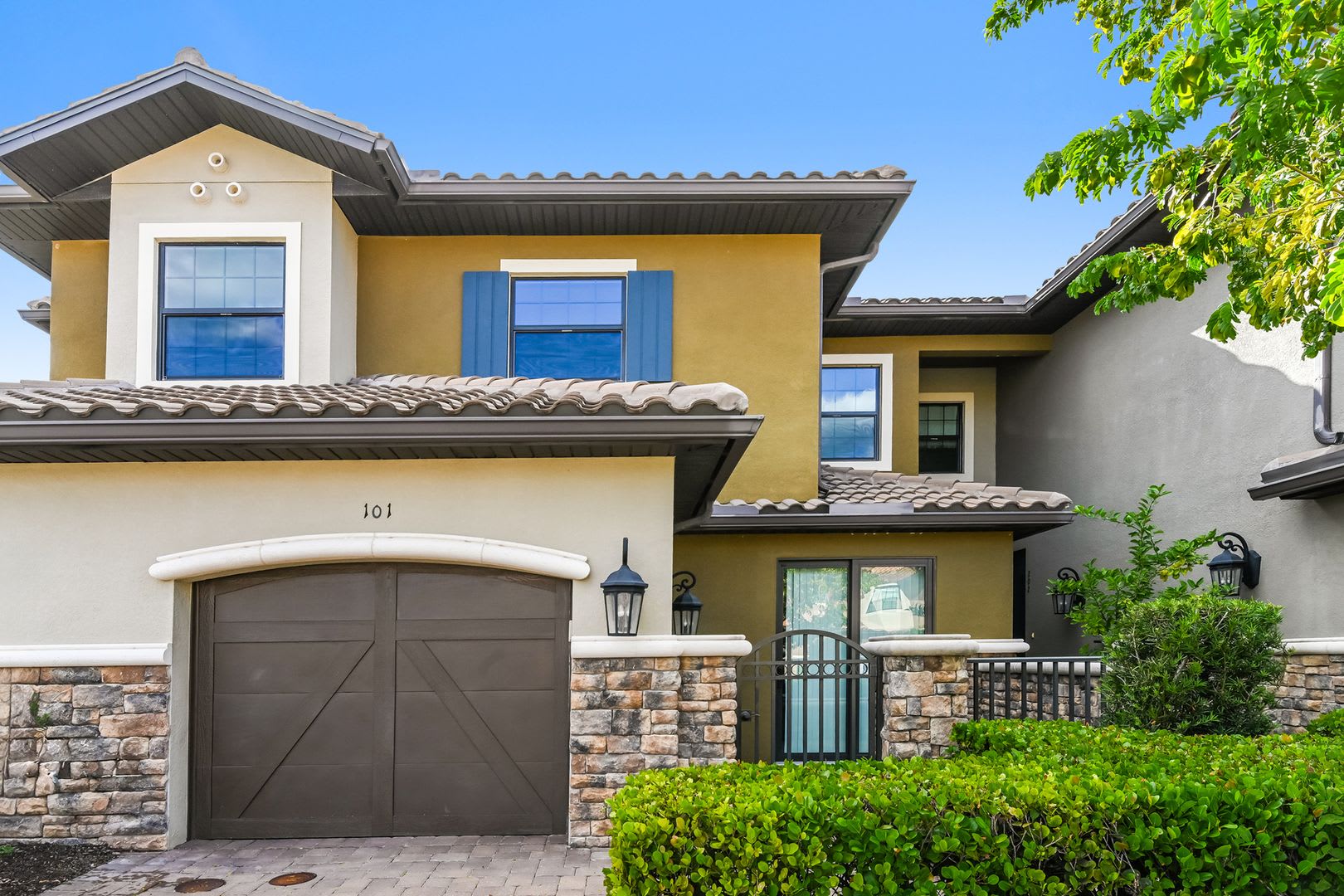 Exceptional opportunity to experience resort-style living in Esplanade Golf & Country Club – photo 1