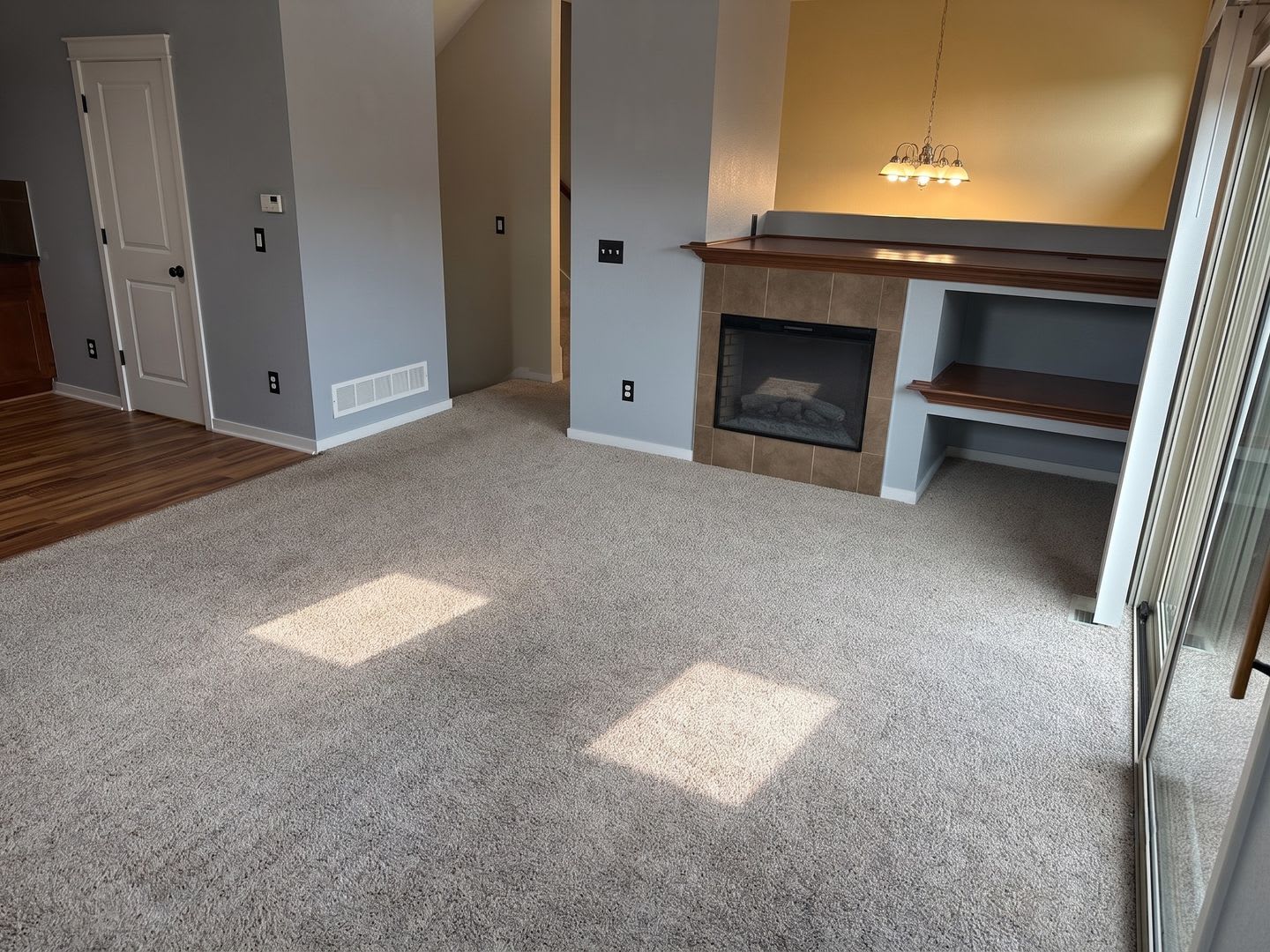 Large 3-Bedroom, 3.5-Bathroom Townhome – photo 4