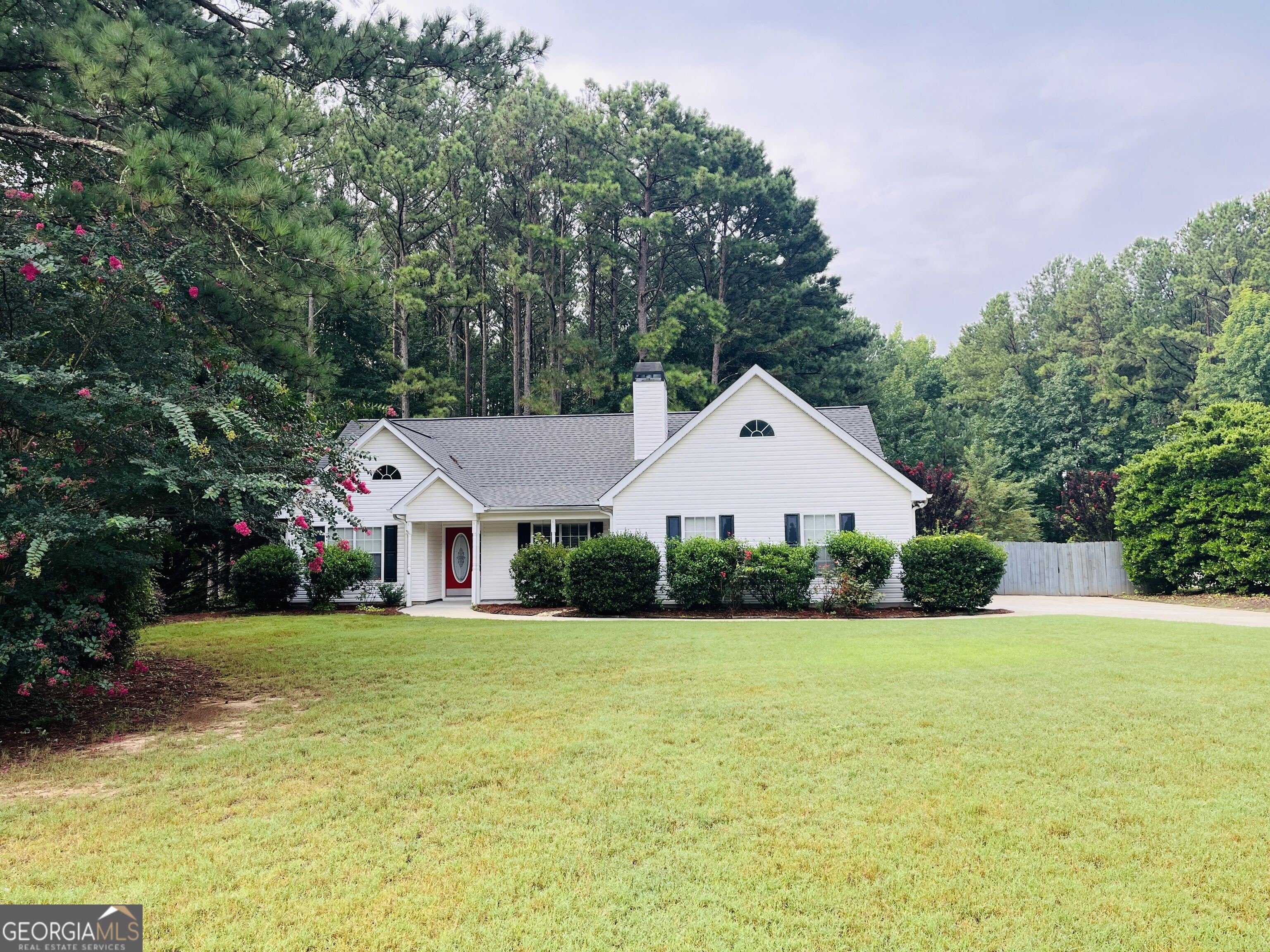 145 Riverside Drive – photo 1
