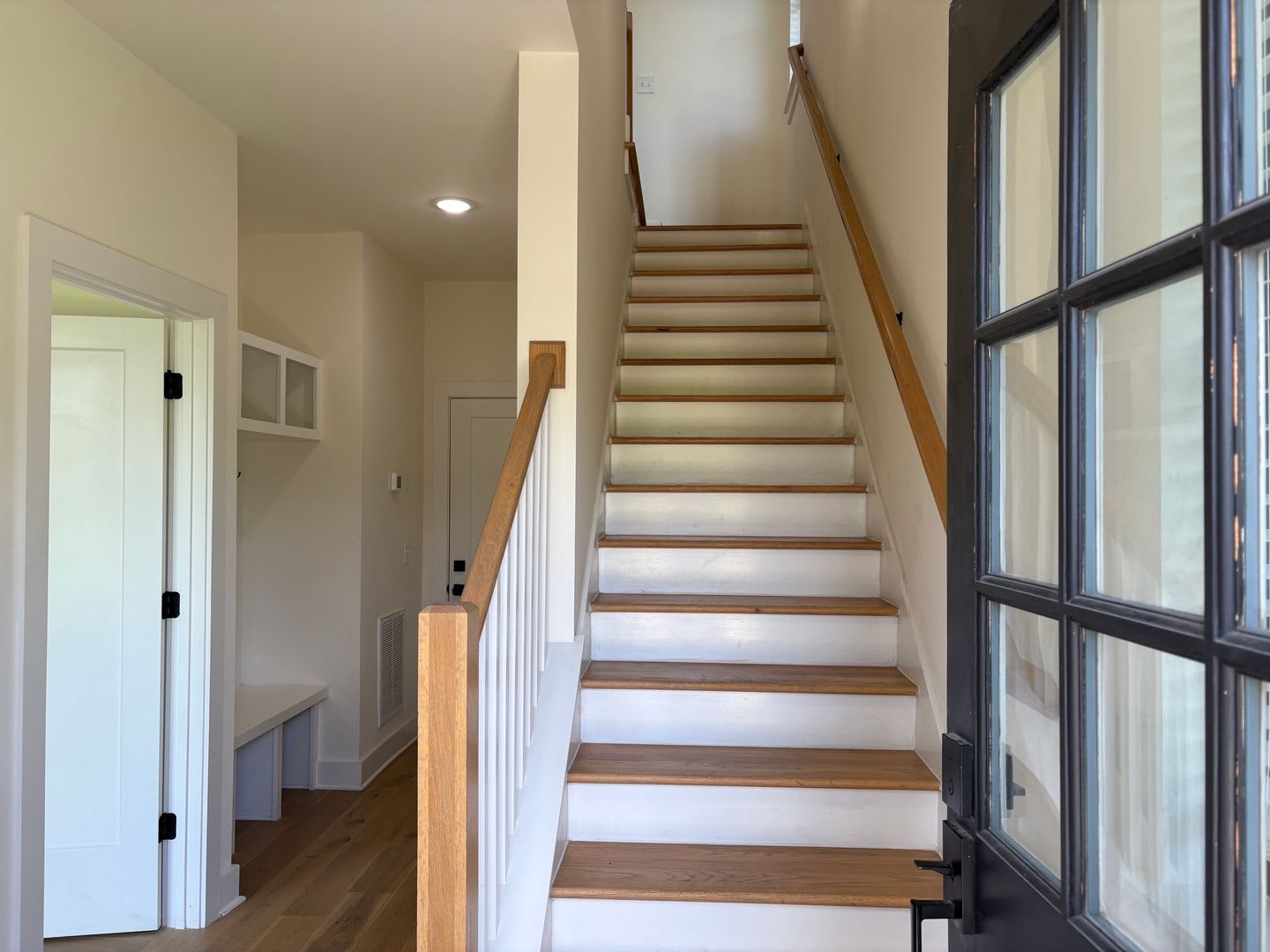 Gorgeous Brick 3 bed/3 bath Rental Available! – photo 2