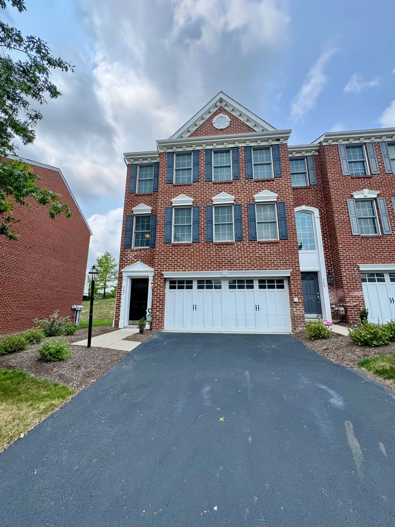 Move-In Ready Wexford Home Featuring Modern Updates and an Attached Two-Car – photo 1