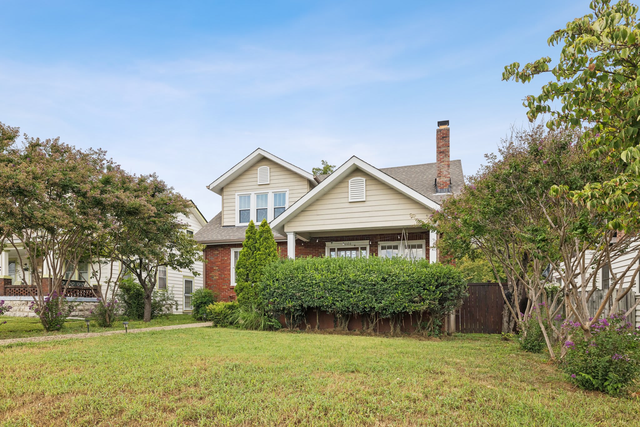 1106 Lawrence Ave – photo 3