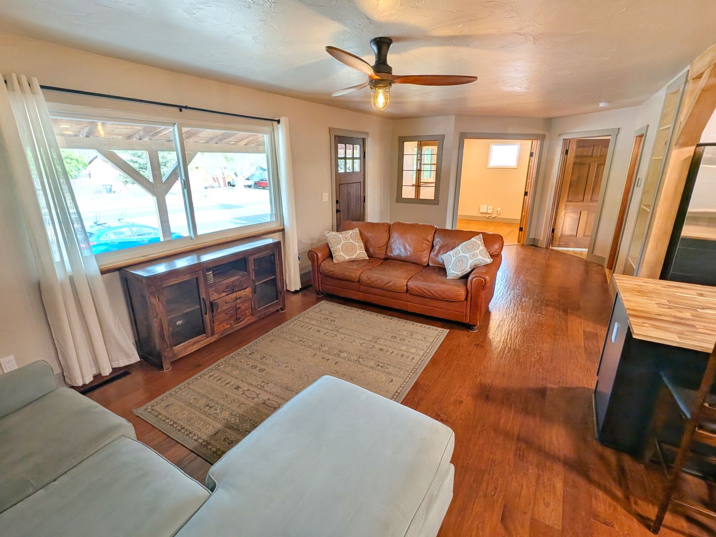 Charming 3 Bd 2 B Corner Lot Single Family Home – photo 5