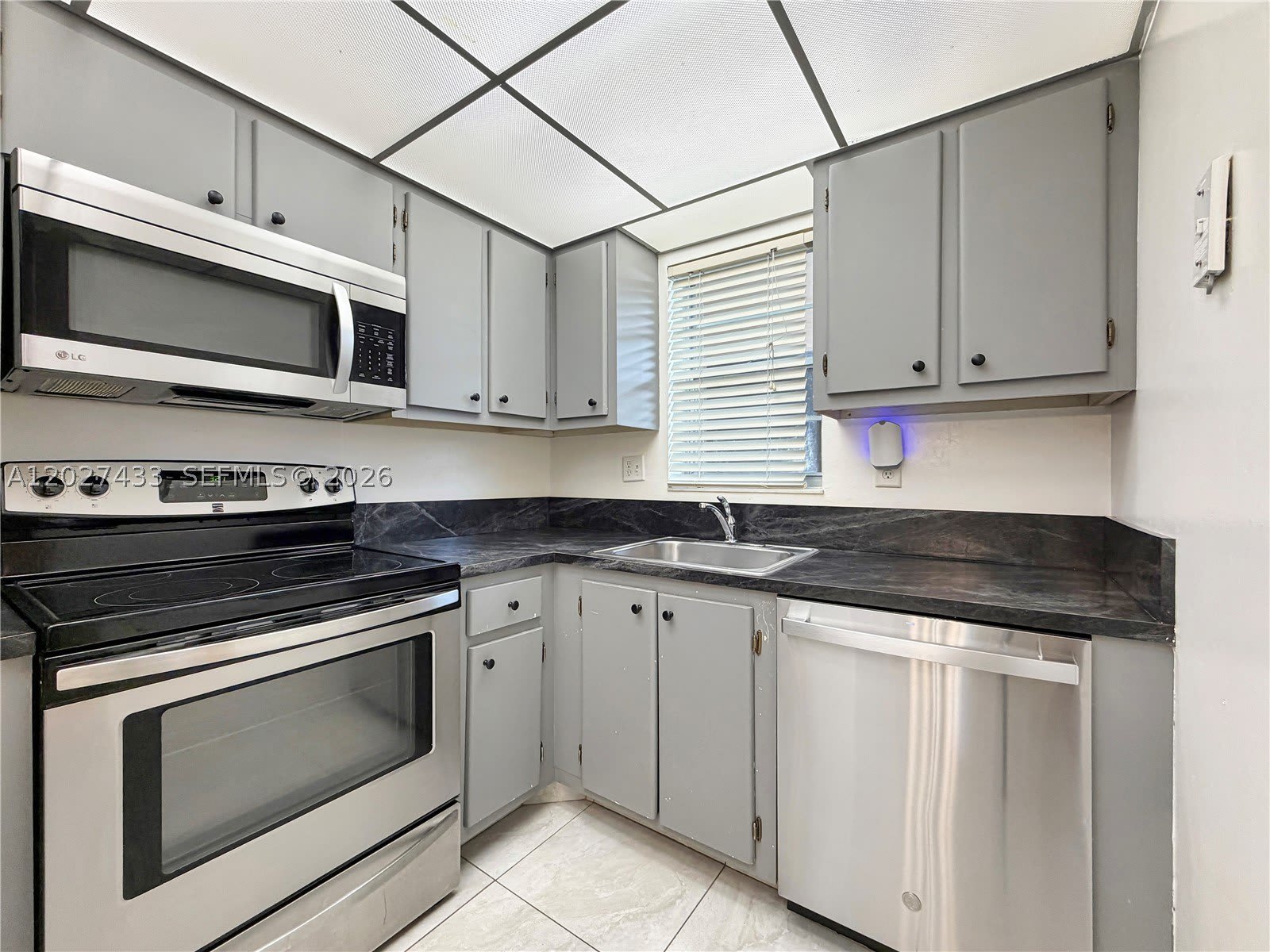 3300 W Rolling Hills Cir – photo 3