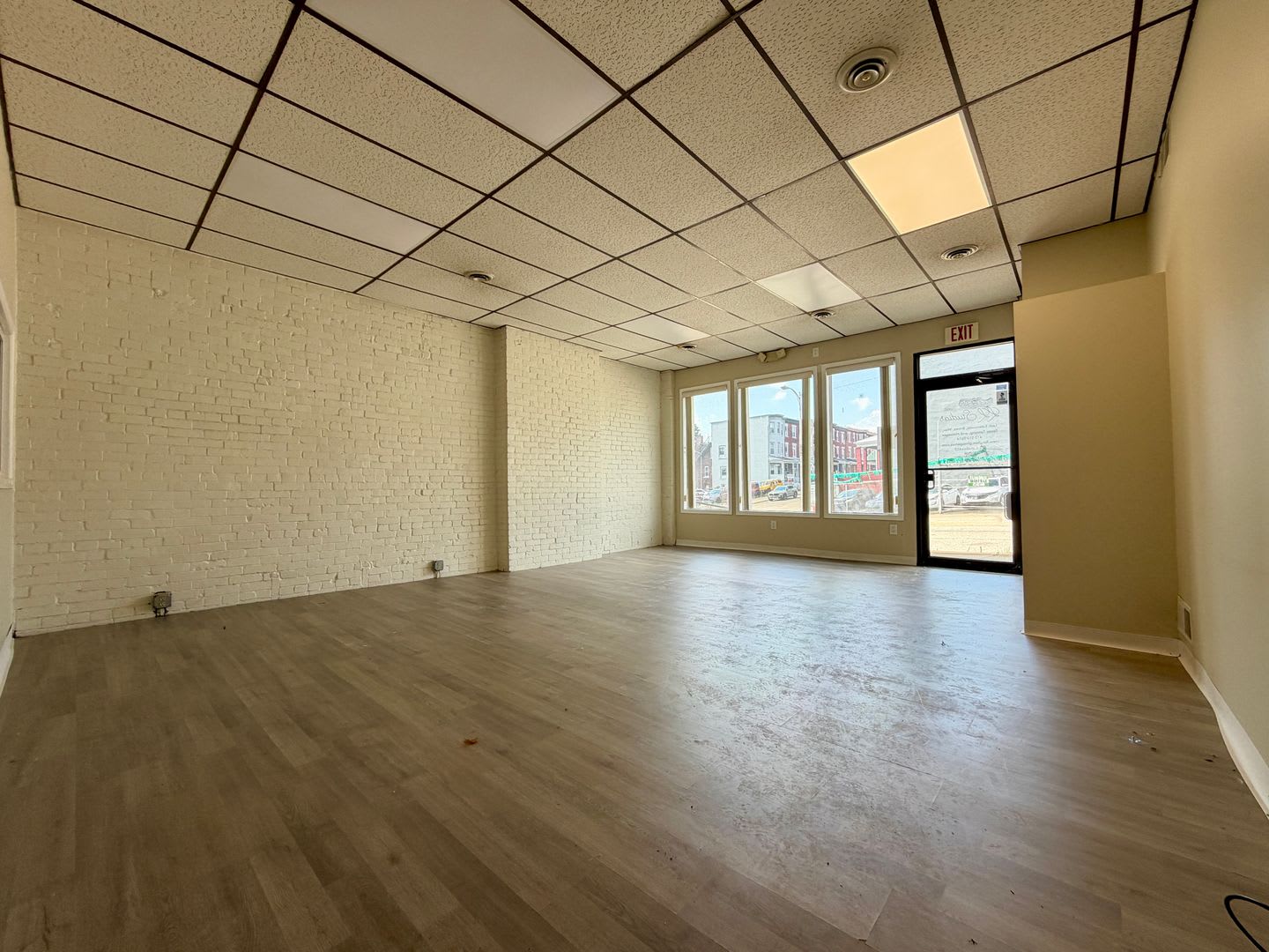 First Floor Commercial Space in Perfect Oakland Location Right on Boulevard of the Allies! CALL TODAY! – photo 2