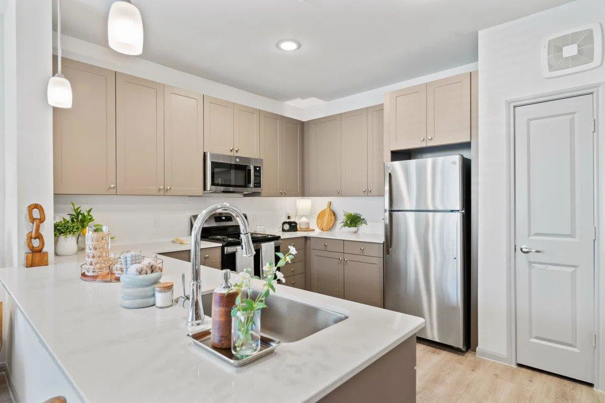 1100 Halsey Dr – photo 4