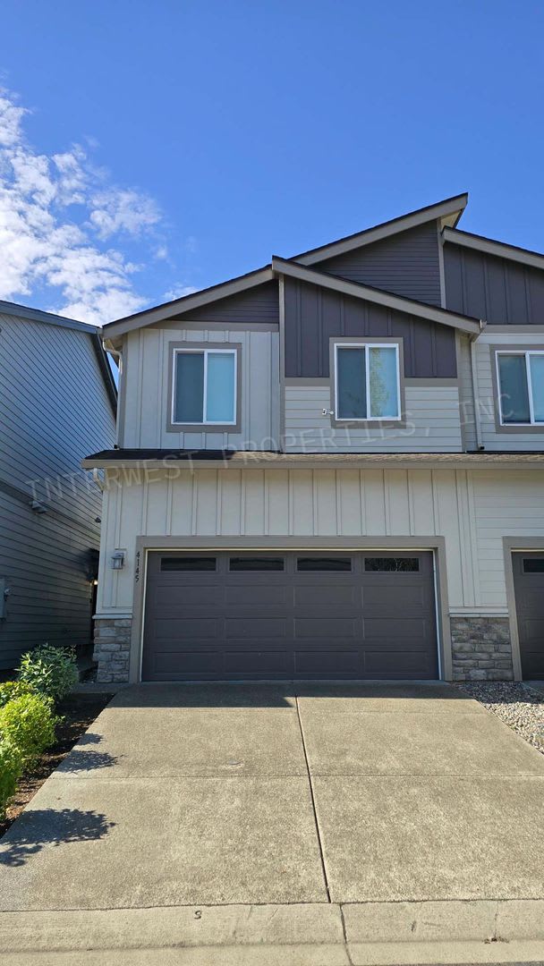 Beautiful Newer Construction 3Bd 2 5Ba Row House In Ridgefield With 2 Car Garage Fenced Backyard Air Conditioning – photo 2