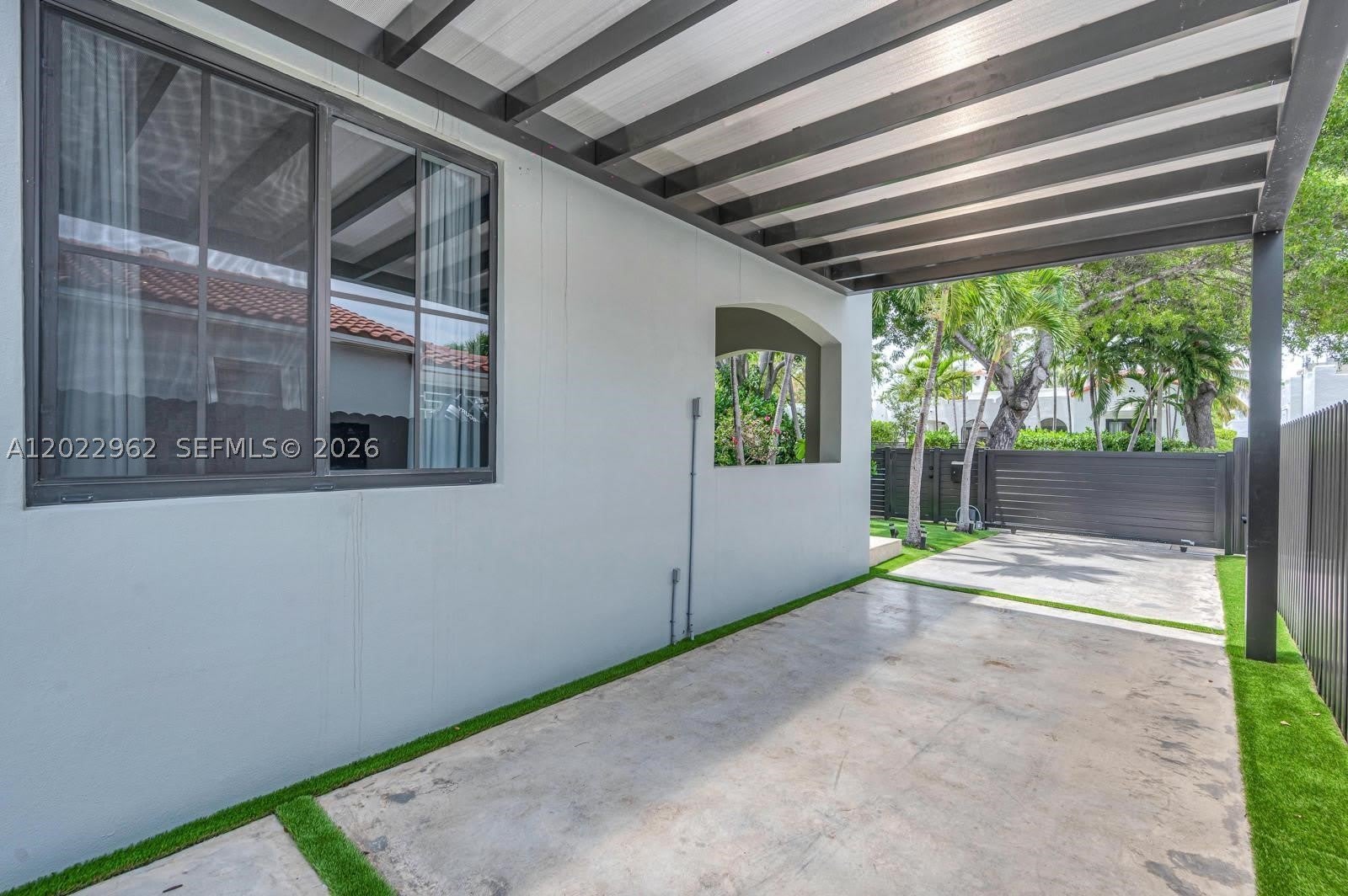 1852 SW 10th St – photo 4