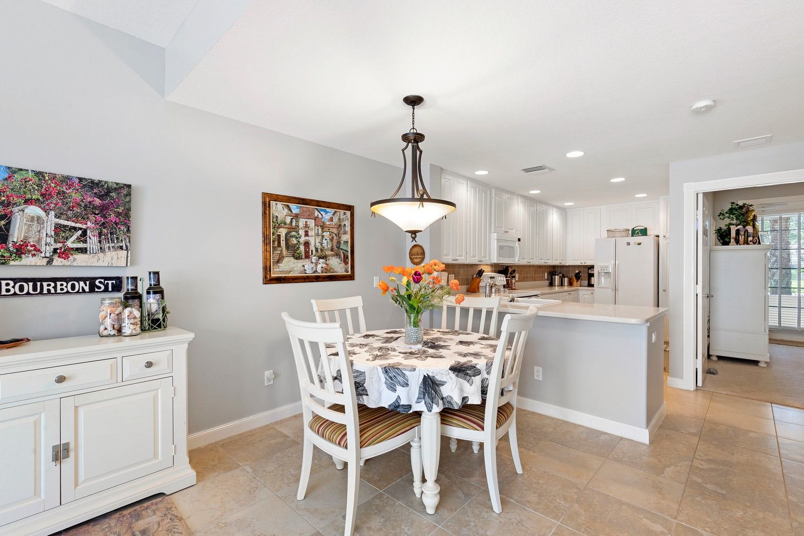 Beautiful FURNISHED 3/3 Cayman town home available now! – photo 5