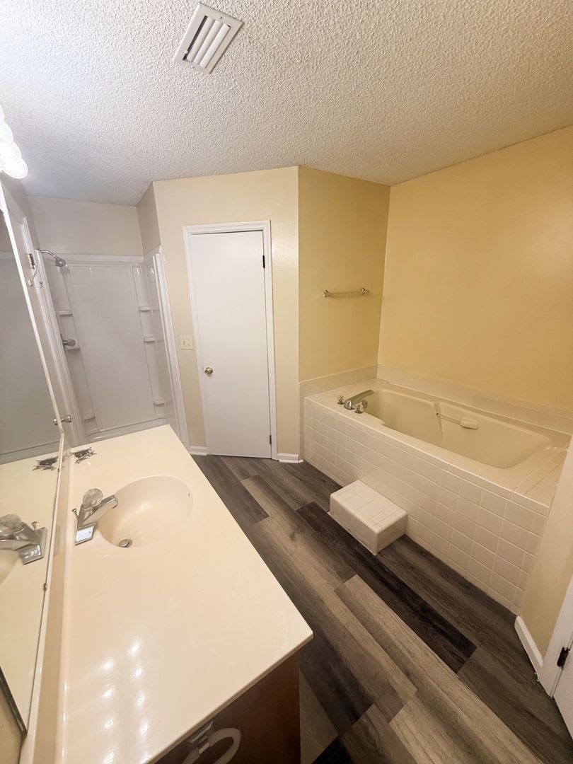 323 Jennifer Circle, Valdosta, 3BR/2BA – photo 2
