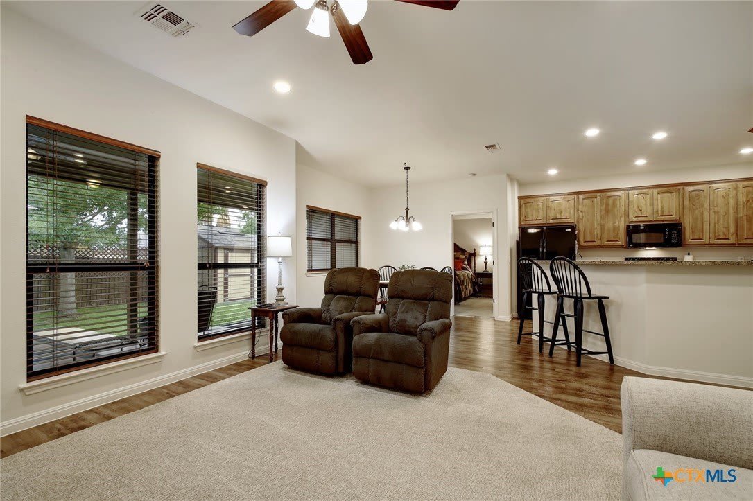 2251 Hazelwood – photo 5