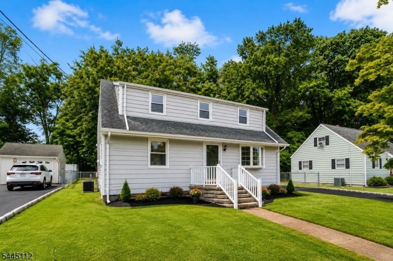 18 Farmingdale Ave – photo 2
