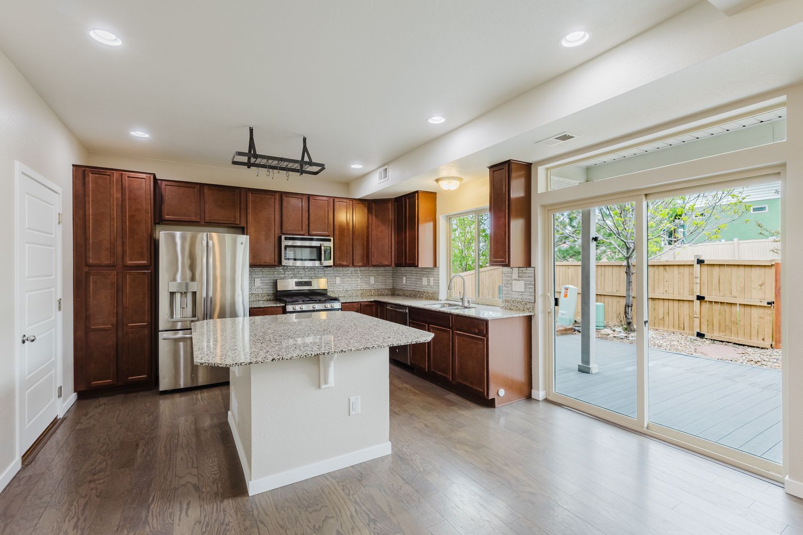 Immaculate 5Bedroom Like New In The Meadows – photo 4