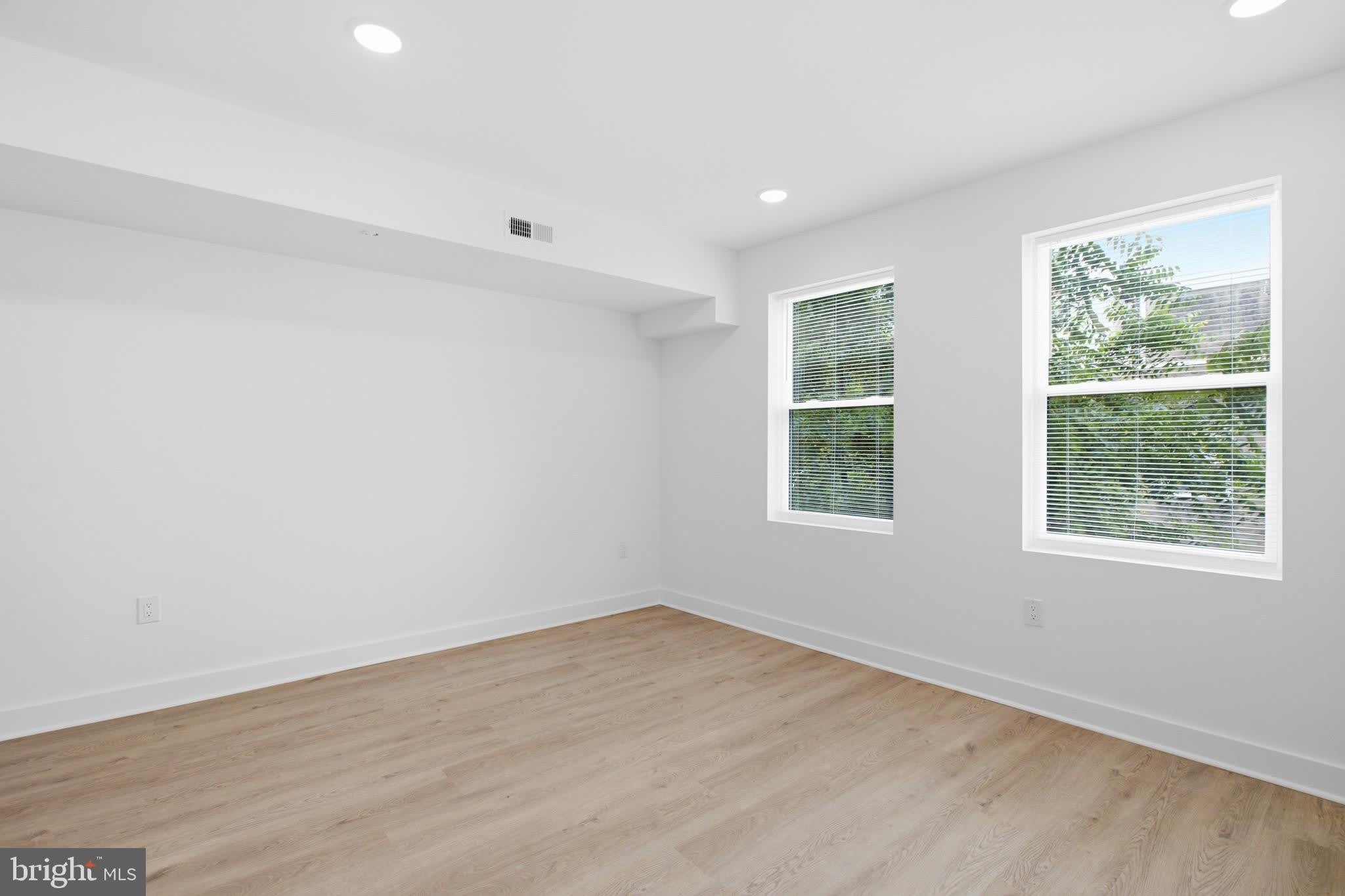 2216 N FRANKLIN Street – photo 2
