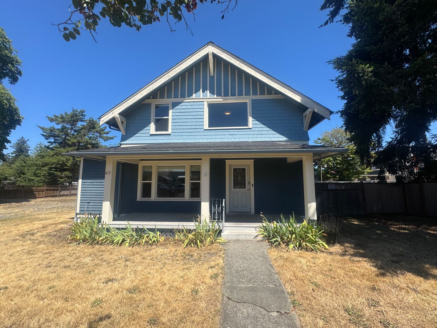 Huge 4 bedroom -A stones throw to PLU! – photo 2