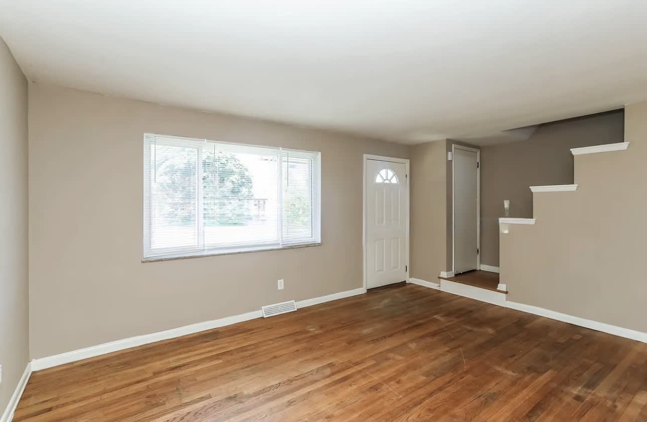 3392 Alexis Rd – photo 2