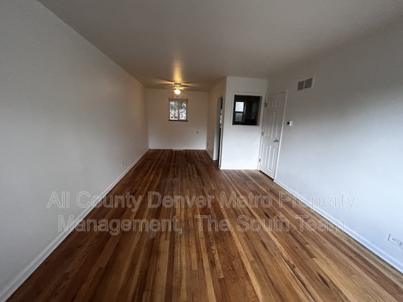 10207 E 14Th Ave – photo 4