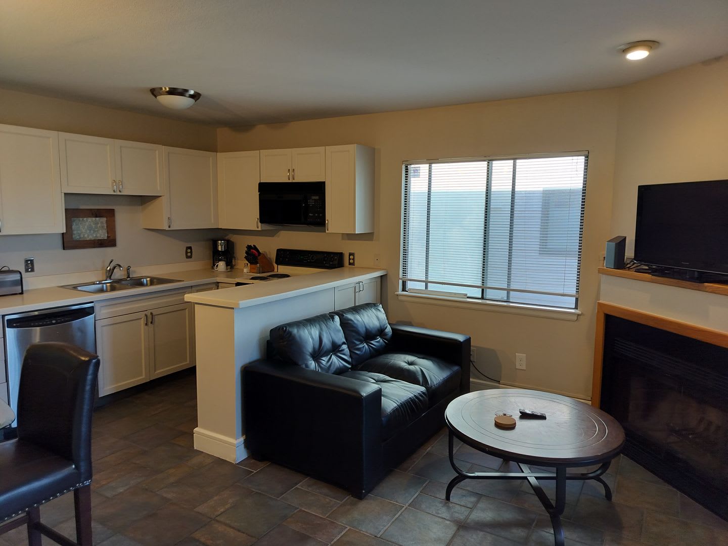 Furnished Pet Friendly One Bedroom Condo Short Mid Term Lease With Large Deck To Enjoy The Boulder Weather – photo 1