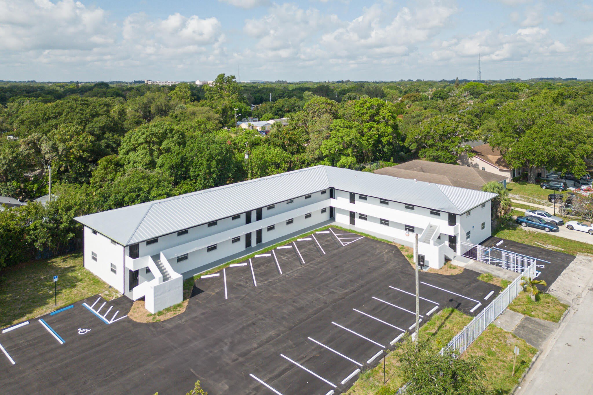 1301 Emerald Terrace – photo 3