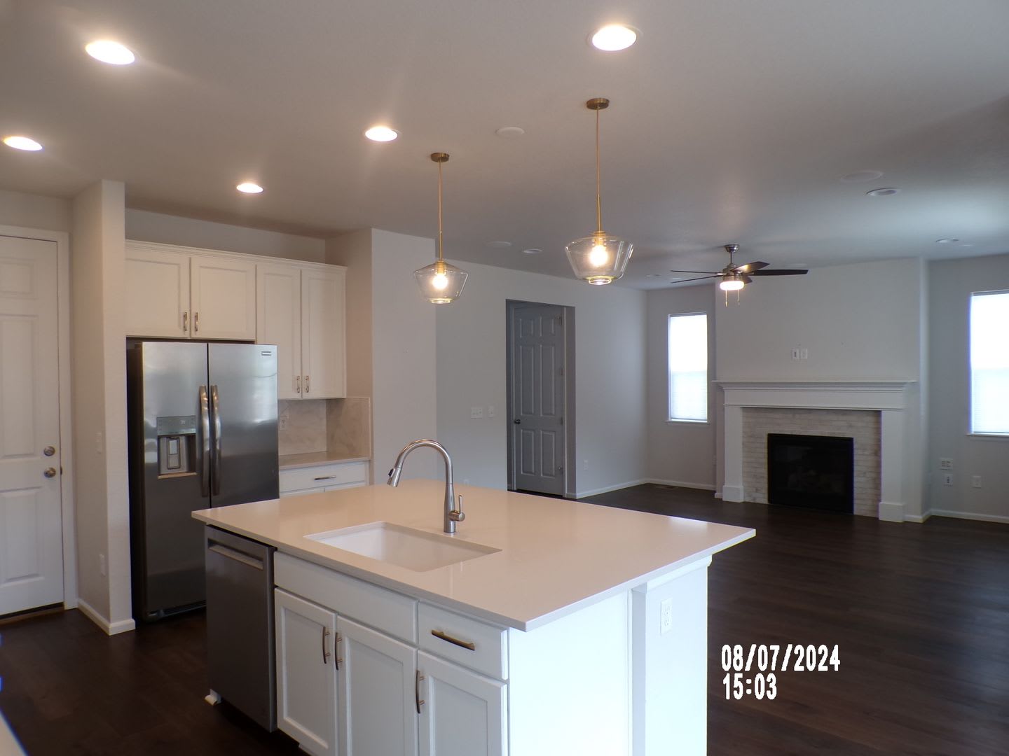 Stunning Home in Castle Rock 4Bedrooms 3.5 Bathrooms! – photo 3