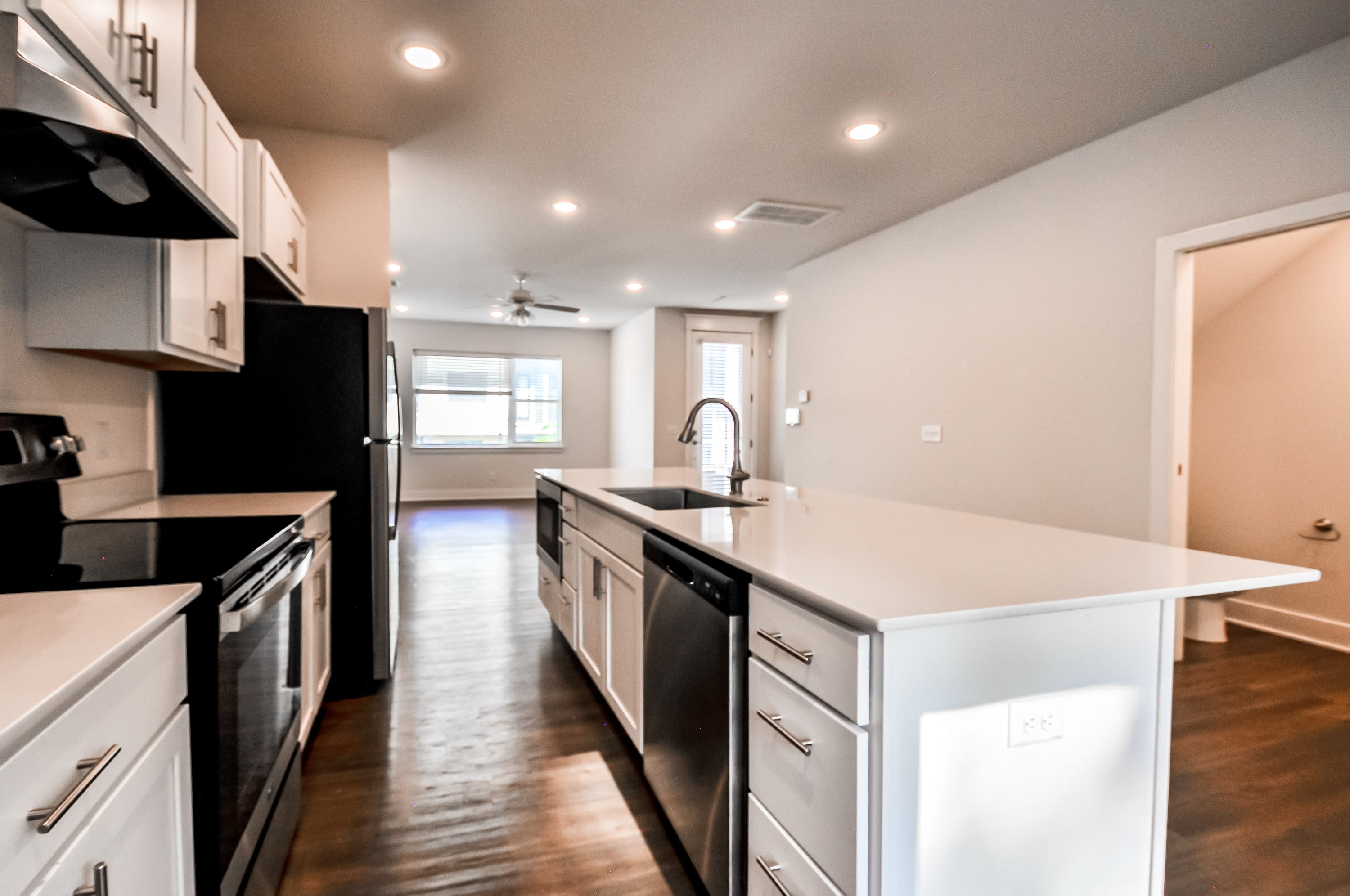 707 North Whitham Avenue – photo 4