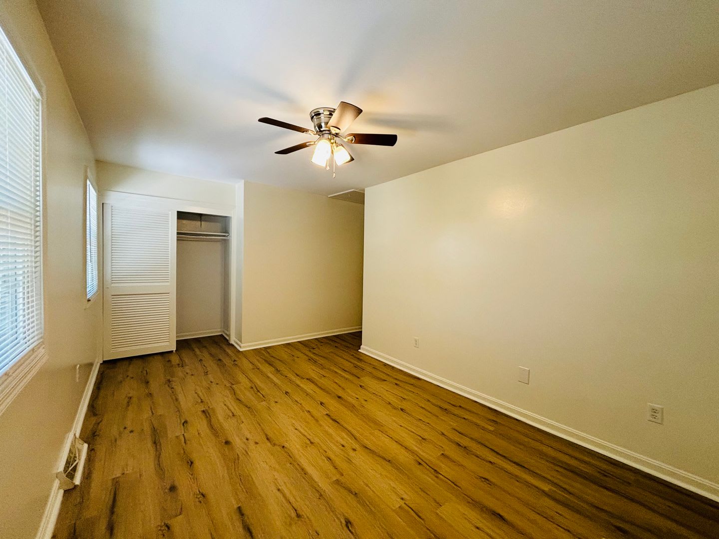 3 Bedroom, 2 Bath Townhouse – photo 5
