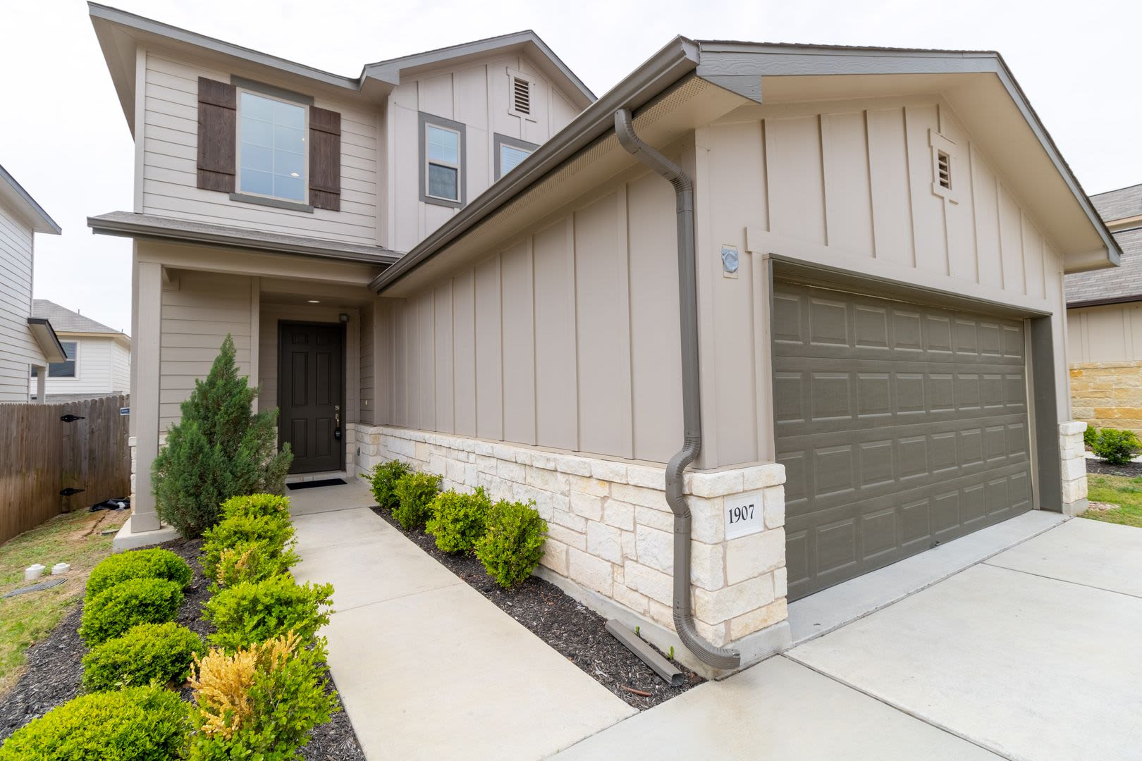 Charming Oasis In Wells Branch Spacious 3 Bed Home With Stylish Upgrades – photo 4