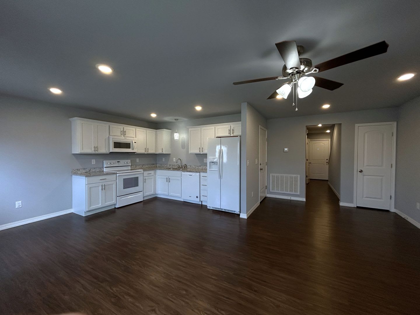 Townhouse with Garage – photo 4