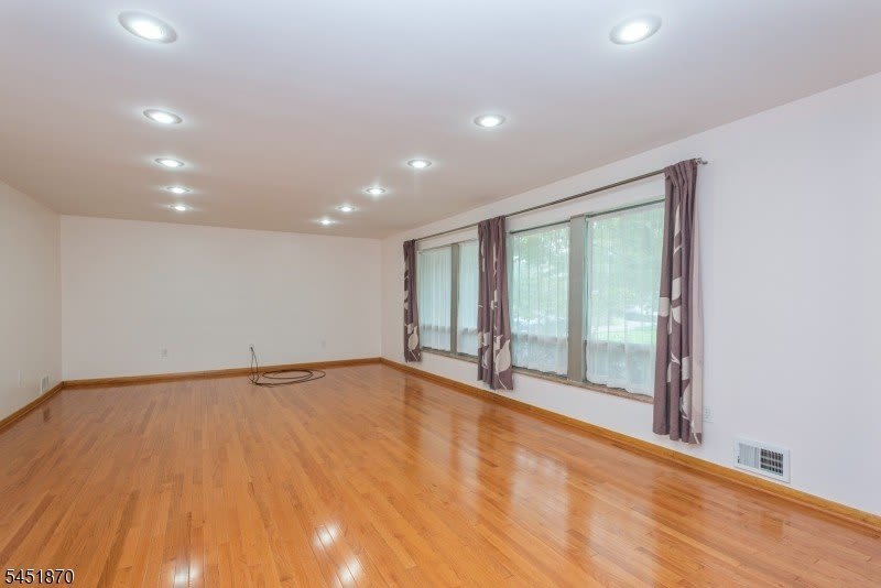 681 Easton Ave – photo 4