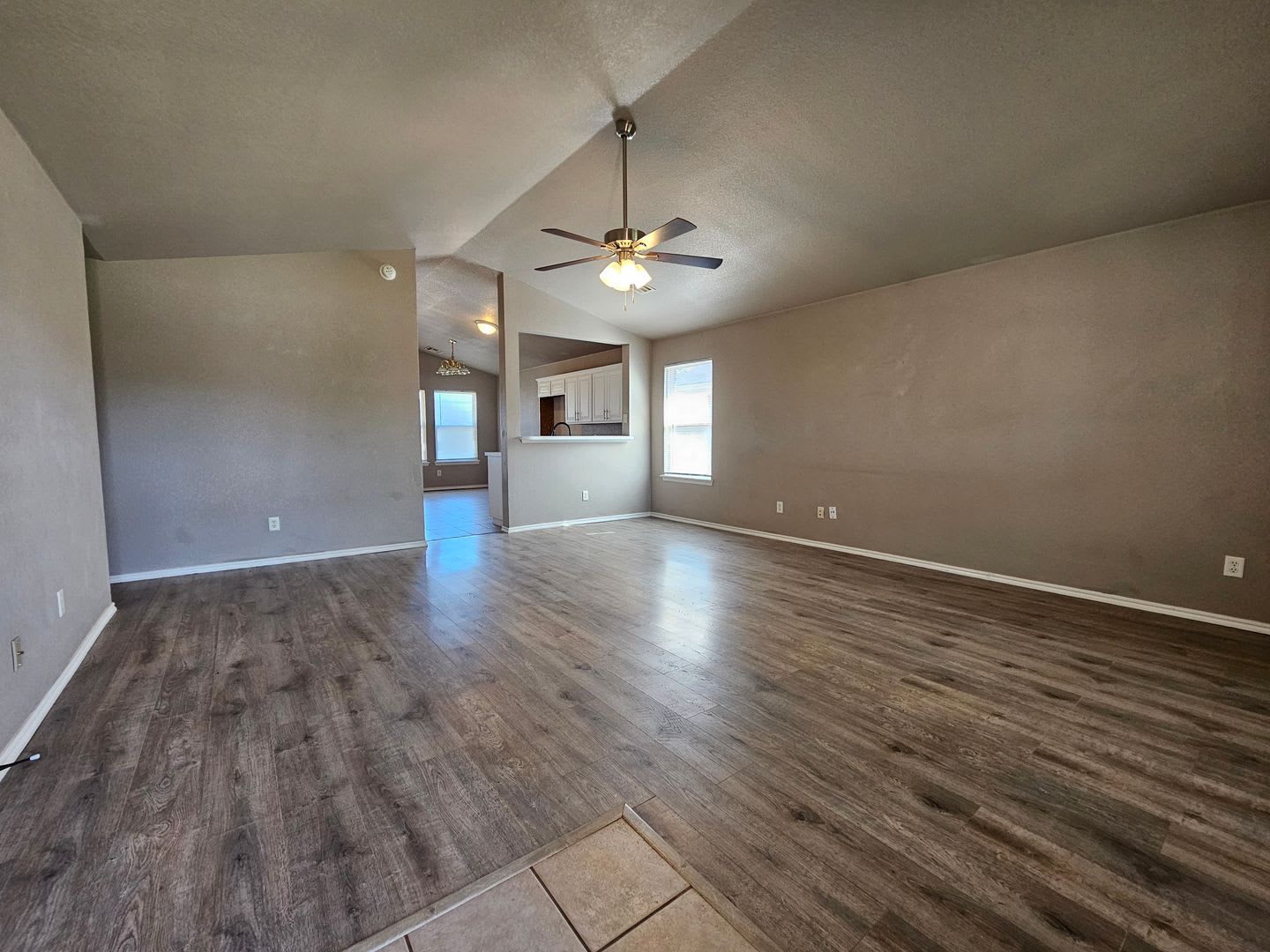 3 Bed 2 Bath With Storm Shelter Avail Now – photo 5