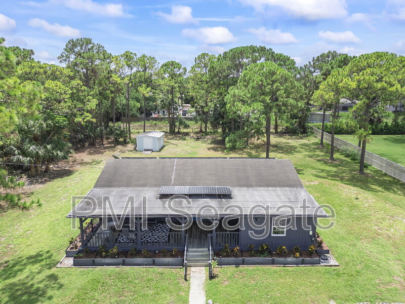 11448 68th St N – photo 1