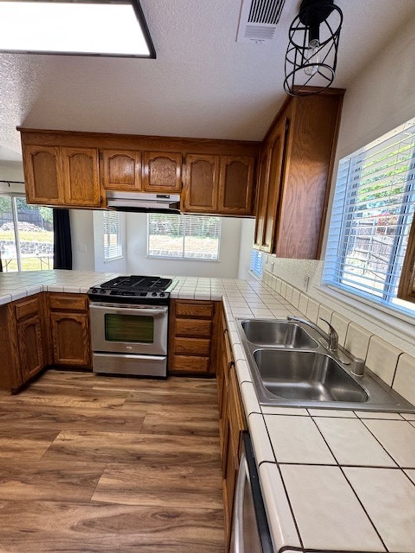 North Hilltop 3 Bedroom Home with RV parking! – photo 5