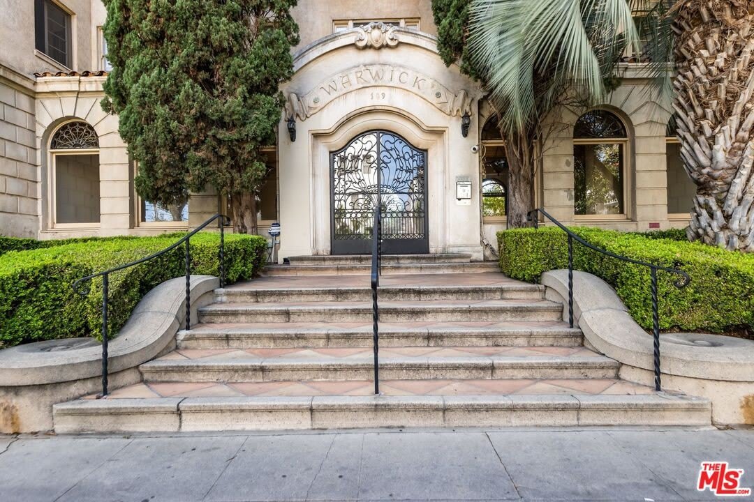 109 N Sycamore Ave – photo 1
