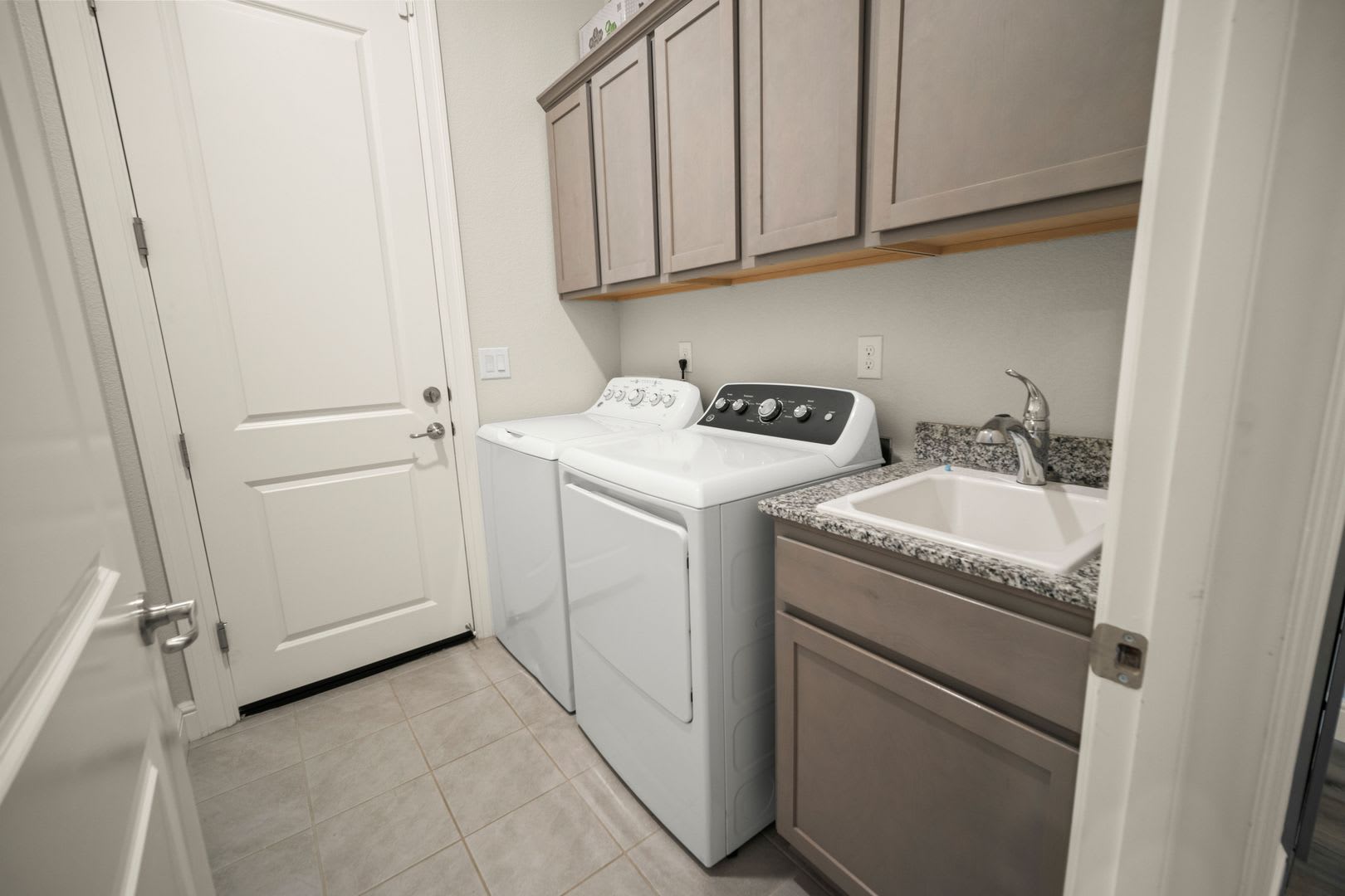 Beautiful 4-bedroom, 3 bath home on a half-acre lot for rent, $3000 per month – photo 5