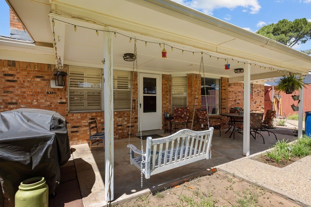 3700 Fairmont Dr – photo 2