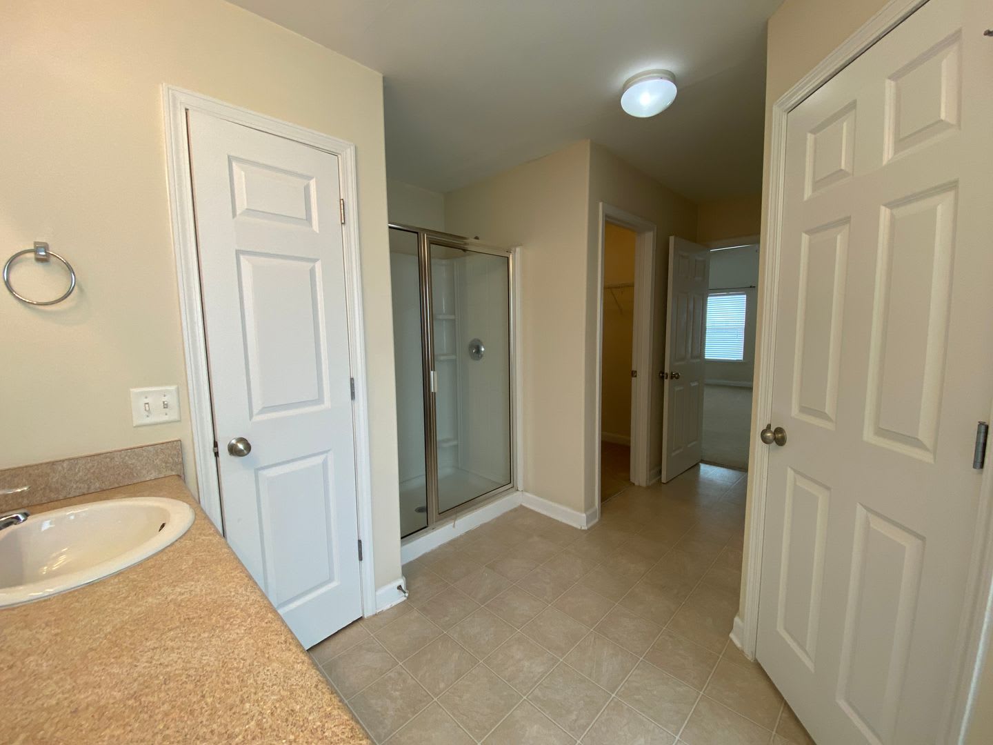 4 bedroom 2.5 bath home with a loft – photo 2